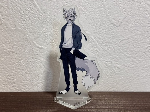 大アクスタ佇む